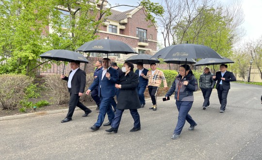 17.保利物业观摩团参观乐鱼电子,乐鱼电子(中国)·美邑园区_副本.jpg