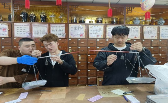23.白城医专乐鱼电子,乐鱼电子(中国)健康产业学院学生到药业公司实践学习_副本.jpg