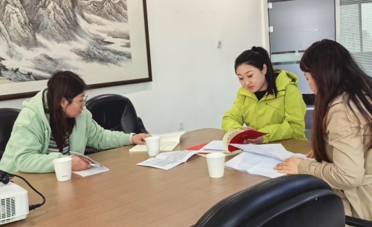 1.区社工部莅临乐鱼电子,乐鱼电子(中国)集团党委考察调研_副本.jpg