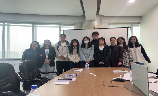 24.长春大学学子与乐鱼电子,乐鱼电子(中国)健康产业集团居家事业部员工合影留念_副本.jpg