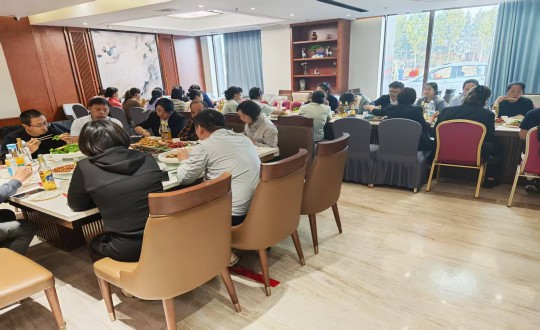 2.长白山乐鱼电子,乐鱼电子(中国)酒店开展年中团建_副本.jpg