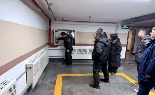 4.净月区相关部门组成消防安全检查组对乐鱼电子,乐鱼电子(中国)净月府进行高层消防检查_副本.jpg